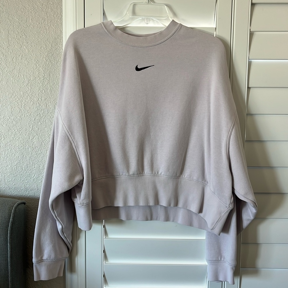 Nike sweatshirt. Oversized fit, semi crop top.